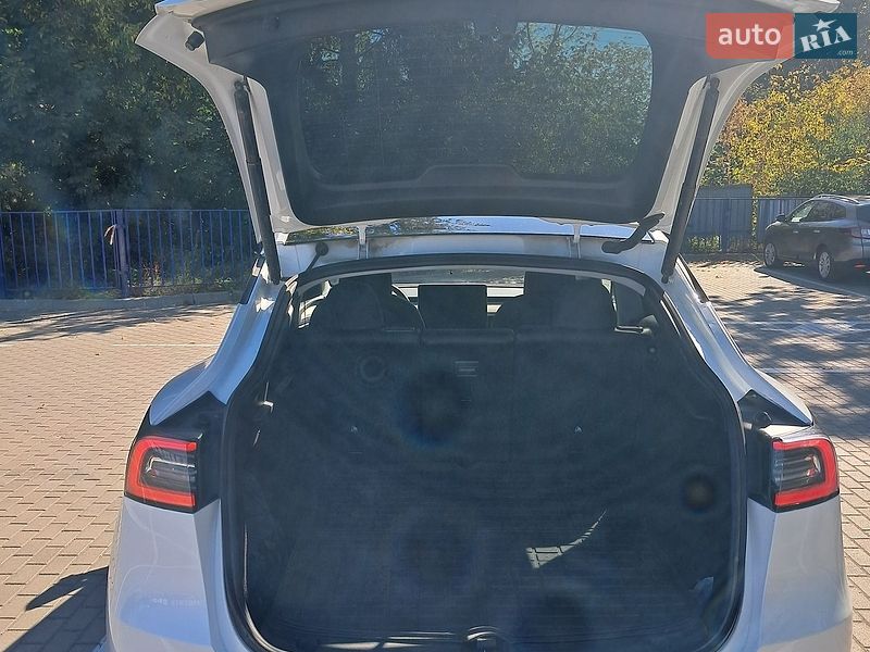 Внедорожник / Кроссовер Tesla Model Y 2023 в Тернополе