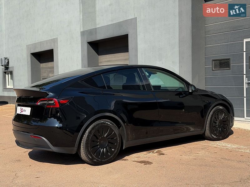 Позашляховик / Кросовер Tesla Model Y 2024 в Києві