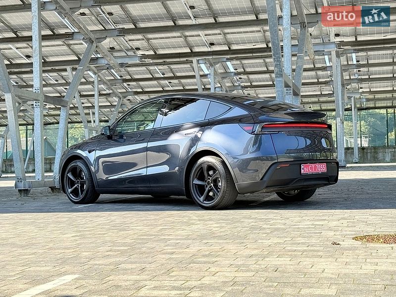 Позашляховик / Кросовер Tesla Model Y 2025 в Львові