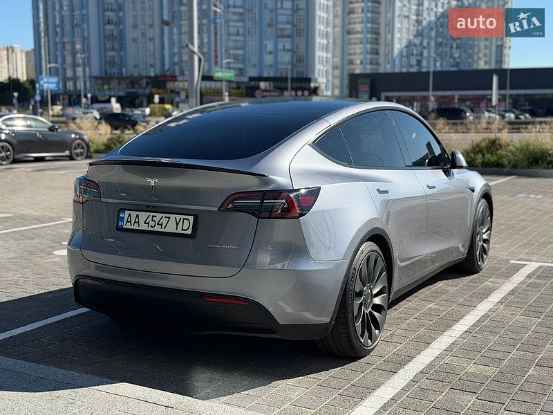 Позашляховик / Кросовер Tesla Model Y 2023 в Києві фото 11 Позашляховик / Кросовер Tesla Model Y 2023 в Києві