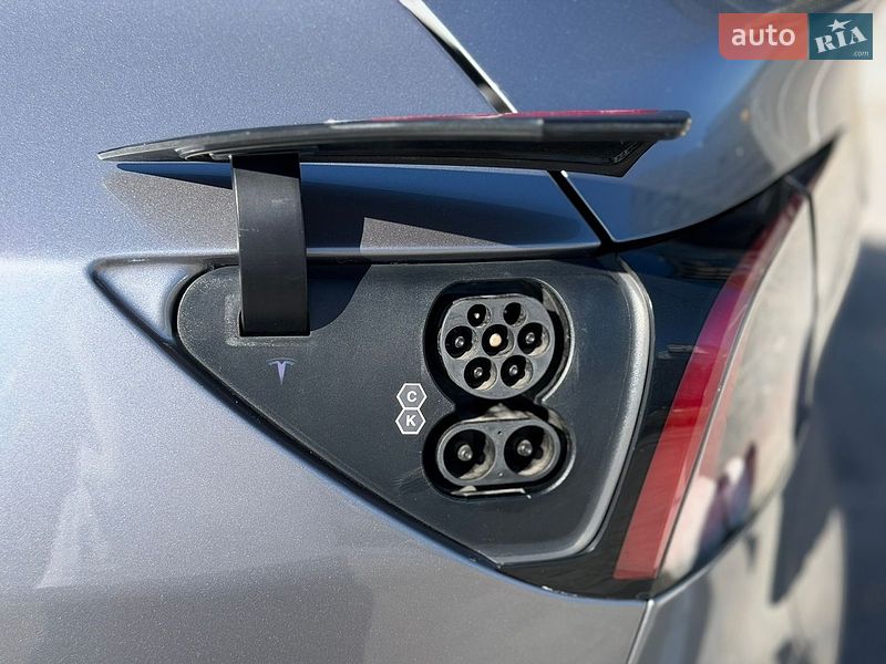 Позашляховик / Кросовер Tesla Model Y 2023 в Києві фото 18 Позашляховик / Кросовер Tesla Model Y 2023 в Києві