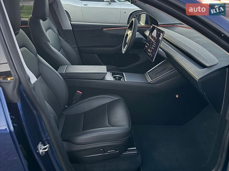 Позашляховик / Кросовер Tesla Model Y 2025 в Києві