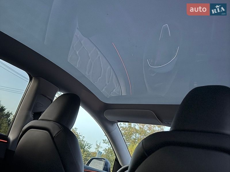 Позашляховик / Кросовер Tesla Model Y 2025 в Києві