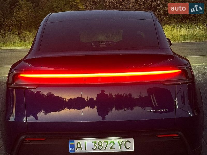 Позашляховик / Кросовер Tesla Model Y 2025 в Києві