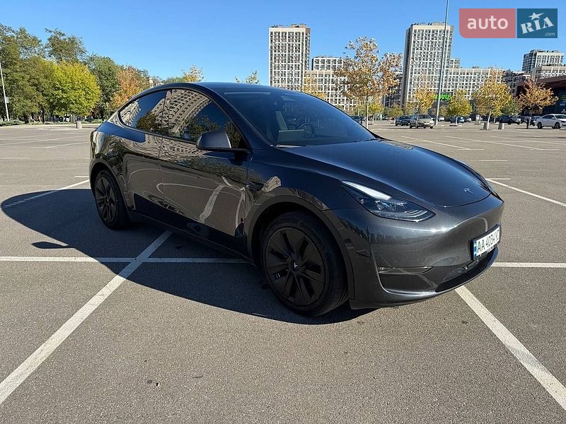 Внедорожник / Кроссовер Tesla Model Y 2024 в Киеве