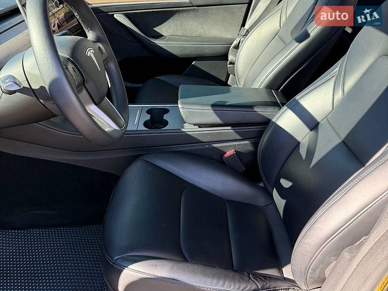 Внедорожник / Кроссовер Tesla Model Y 2024 в Киеве