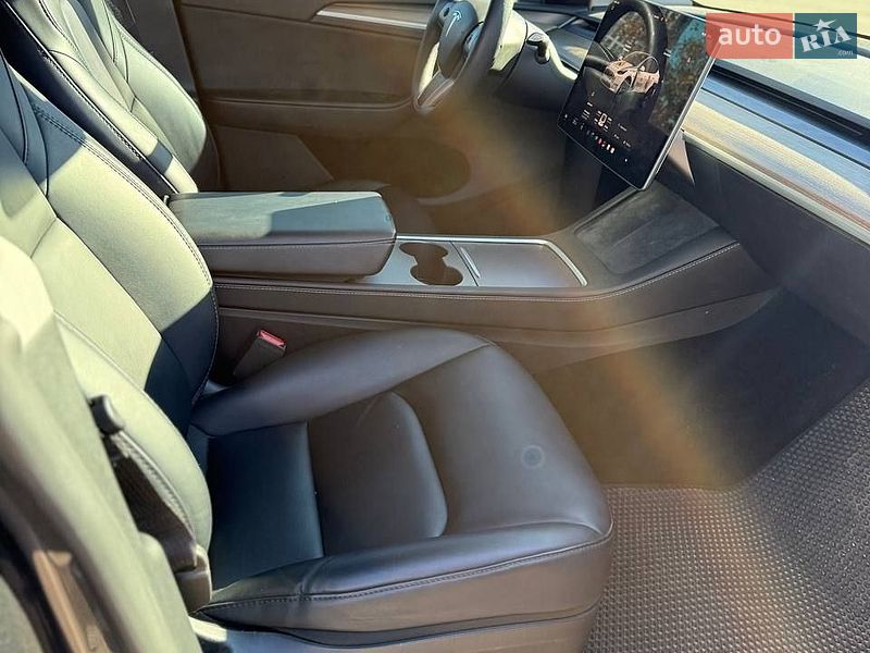 Внедорожник / Кроссовер Tesla Model Y 2024 в Киеве