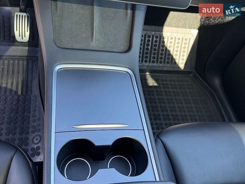 Позашляховик / Кросовер Tesla Model Y 2023 в Києві