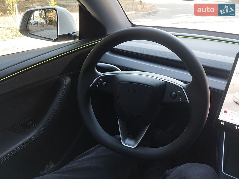 Позашляховик / Кросовер Tesla Model Y 2026 в Ужгороді