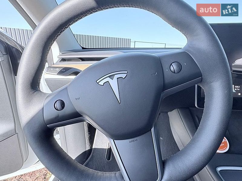 Внедорожник / Кроссовер Tesla Model Y 2023 в Золотоноше