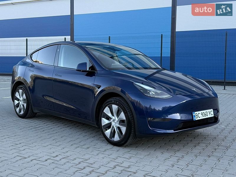 Tesla Model Y 2024