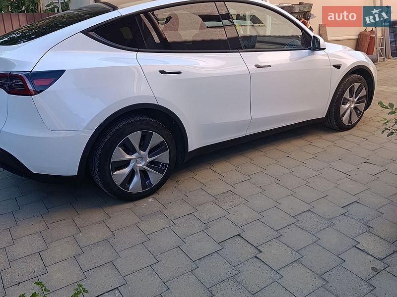 Внедорожник / Кроссовер Tesla Model Y 2023 в Ужгороде фото 3 Внедорожник / Кроссовер Tesla Model Y 2023 в Ужгороде