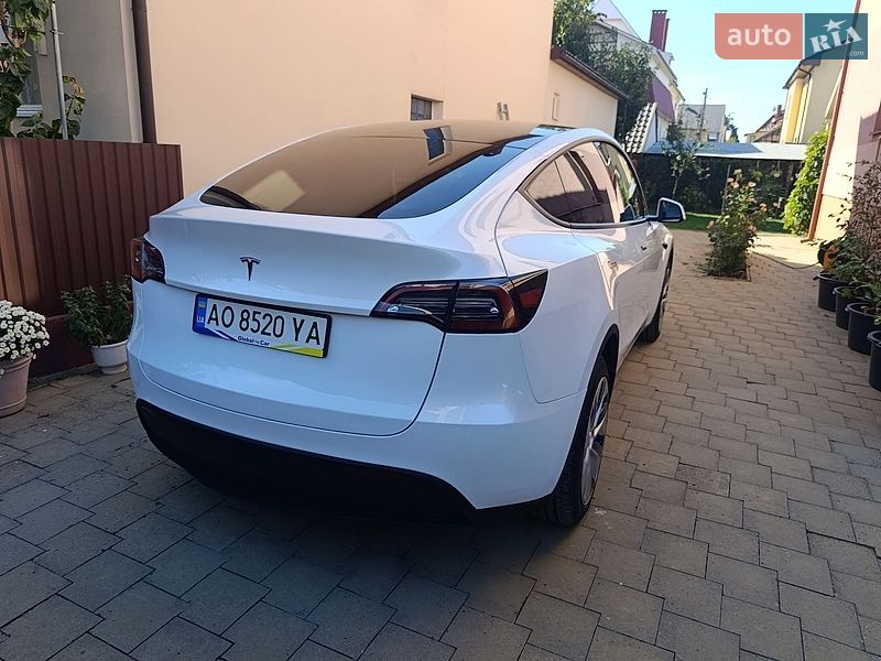Внедорожник / Кроссовер Tesla Model Y 2023 в Ужгороде фото 4 Внедорожник / Кроссовер Tesla Model Y 2023 в Ужгороде
