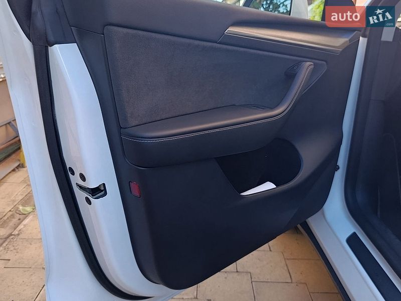Внедорожник / Кроссовер Tesla Model Y 2023 в Ужгороде фото 15 Внедорожник / Кроссовер Tesla Model Y 2023 в Ужгороде