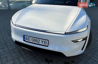 Внедорожник / Кроссовер Tesla Model Y 2025 в Днепре