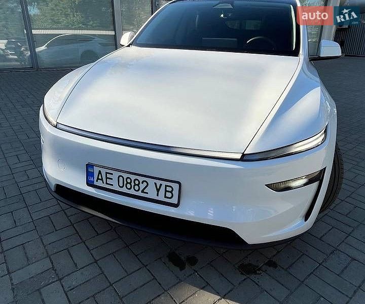 Внедорожник / Кроссовер Tesla Model Y 2025 в Днепре