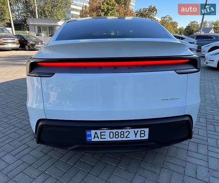 Внедорожник / Кроссовер Tesla Model Y 2025 в Днепре