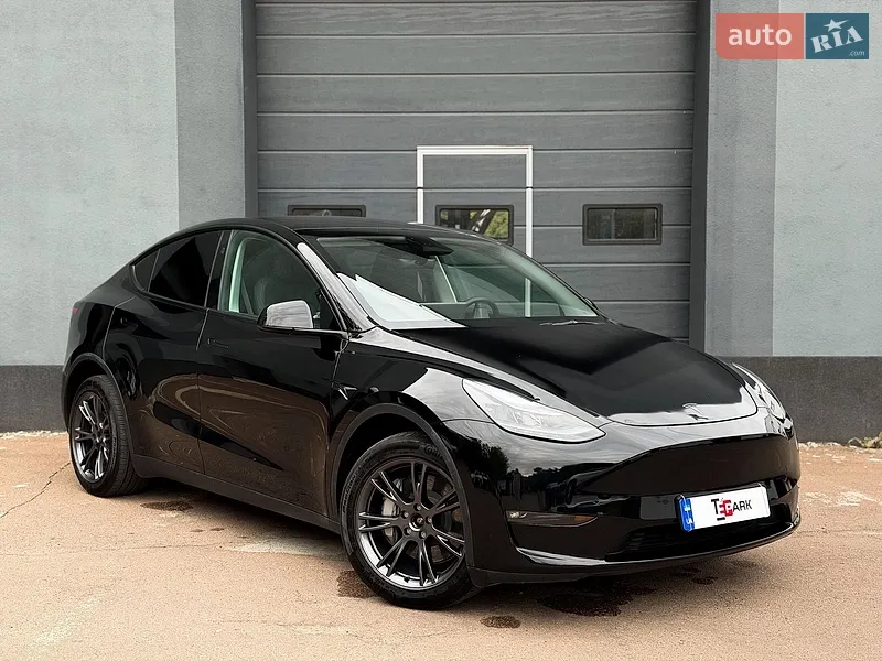 Tesla Model Y 2024