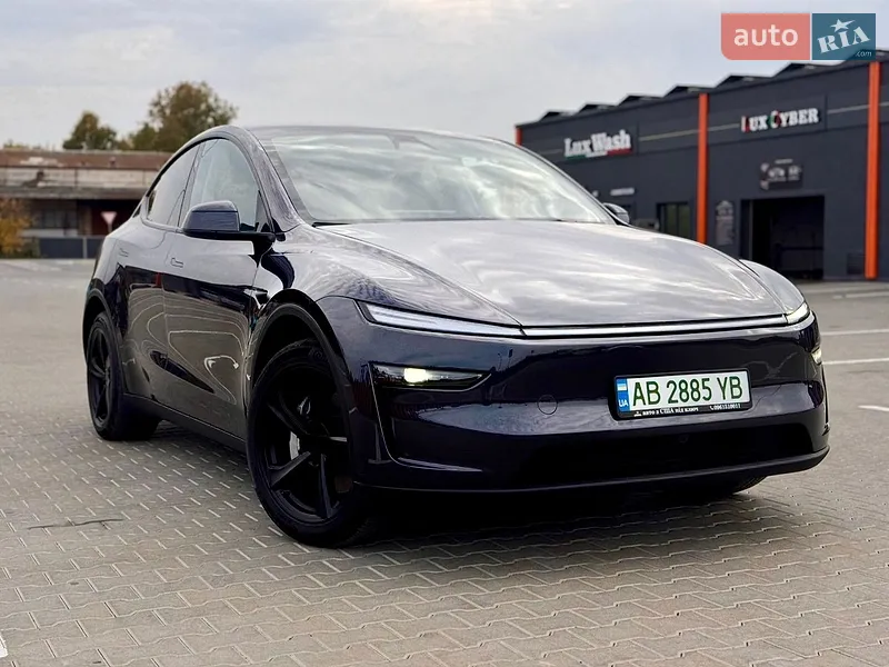Tesla Model Y 2025
