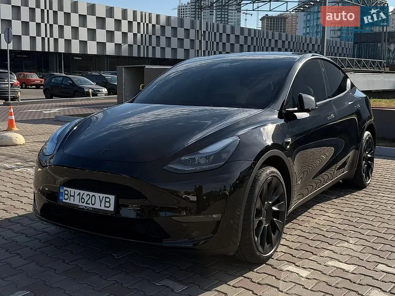 Tesla Model Y 2025