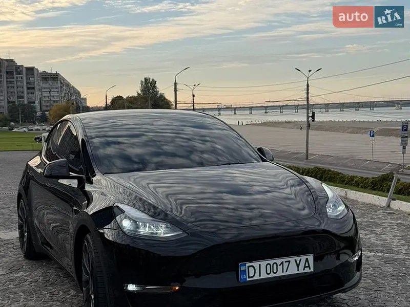 Tesla Model Y 2023