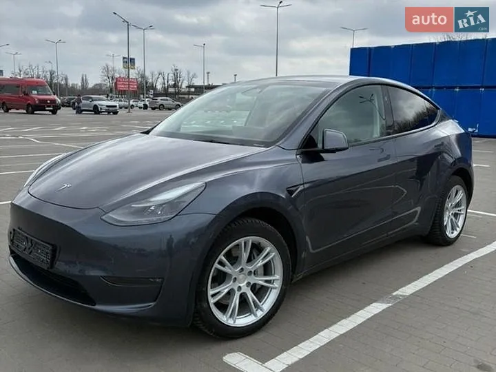 Tesla Model Y 2023
