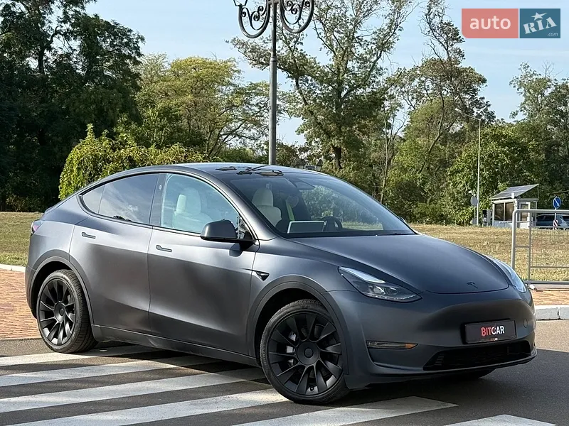 Tesla Model Y 2024