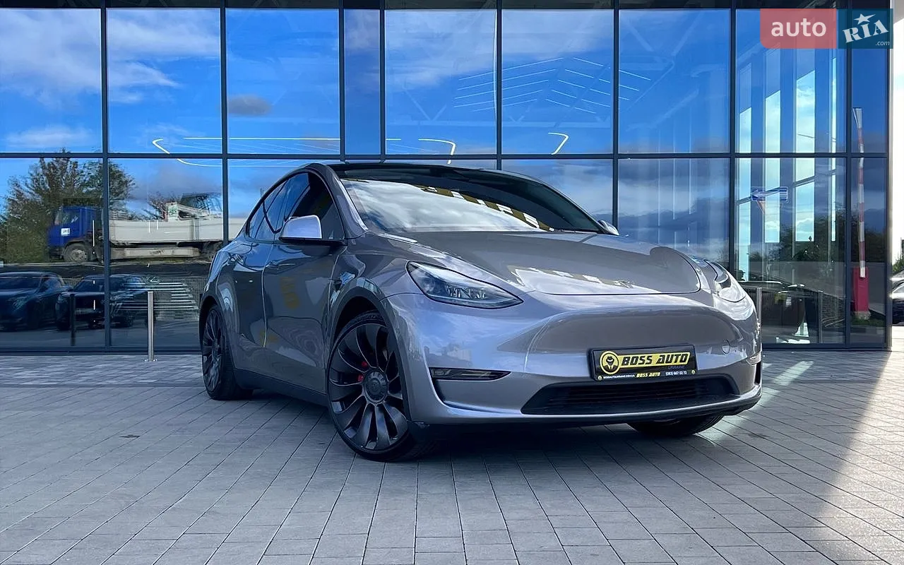 Tesla Model Y 2024