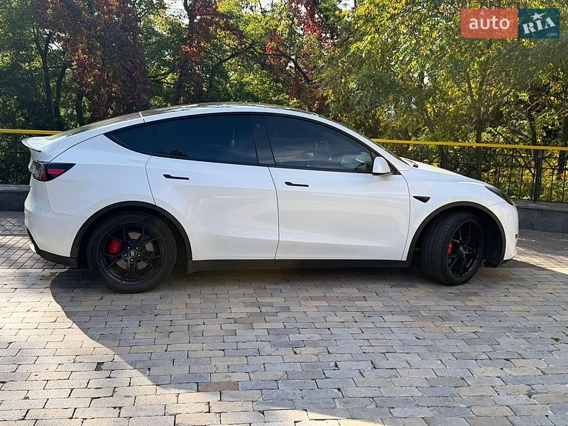 Внедорожник / Кроссовер Tesla Model Y 2021 в Киеве