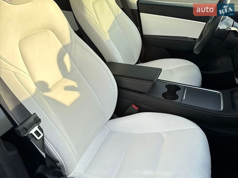 Позашляховик / Кросовер Tesla Model Y 2021 в Луцьку