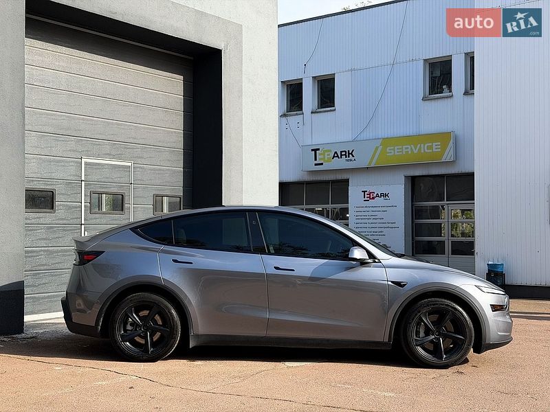 Позашляховик / Кросовер Tesla Model Y 2025 в Києві
