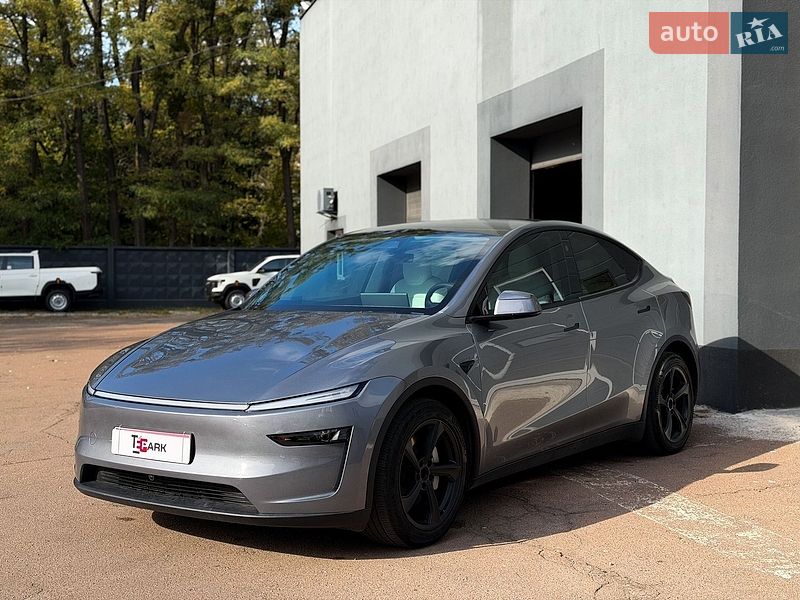 Позашляховик / Кросовер Tesla Model Y 2025 в Києві