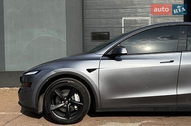 Позашляховик / Кросовер Tesla Model Y 2025 в Києві