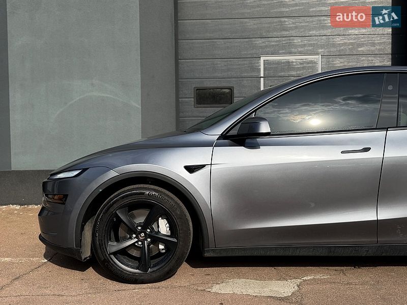 Позашляховик / Кросовер Tesla Model Y 2025 в Києві