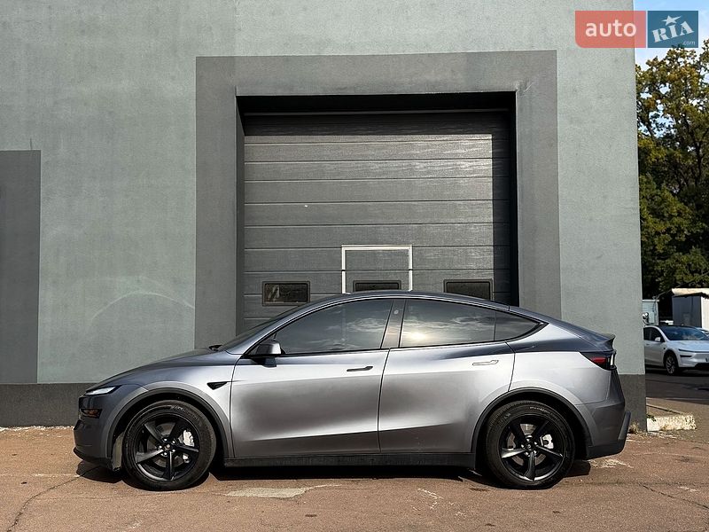 Позашляховик / Кросовер Tesla Model Y 2025 в Києві