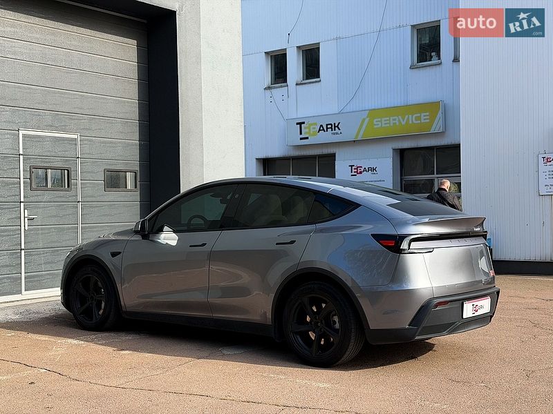 Позашляховик / Кросовер Tesla Model Y 2025 в Києві
