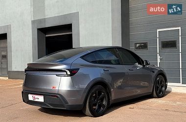 Позашляховик / Кросовер Tesla Model Y 2025 в Києві
