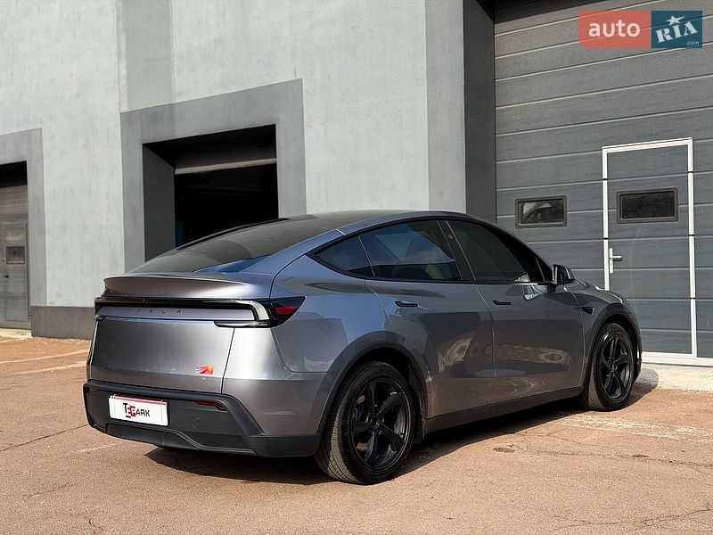 Позашляховик / Кросовер Tesla Model Y 2025 в Києві
