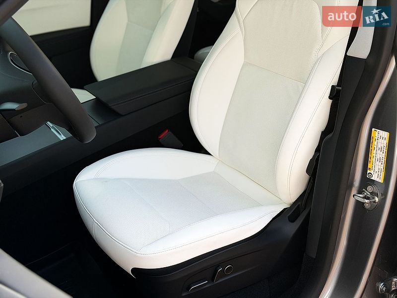 Позашляховик / Кросовер Tesla Model Y 2025 в Києві