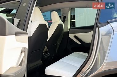 Позашляховик / Кросовер Tesla Model Y 2025 в Києві
