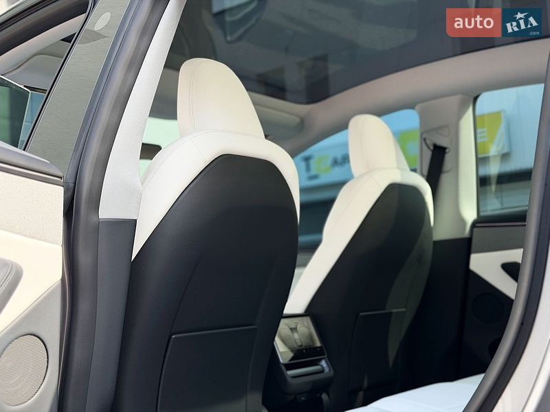Позашляховик / Кросовер Tesla Model Y 2025 в Києві