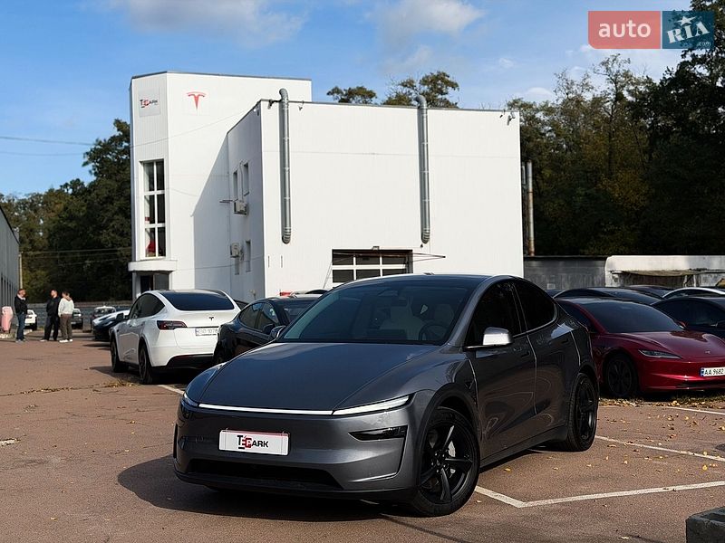 Позашляховик / Кросовер Tesla Model Y 2025 в Києві
