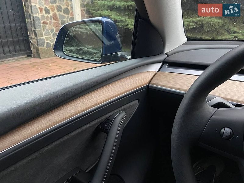 Внедорожник / Кроссовер Tesla Model Y 2023 в Львове