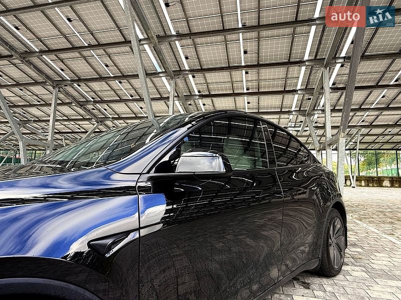Позашляховик / Кросовер Tesla Model Y 2025 в Львові