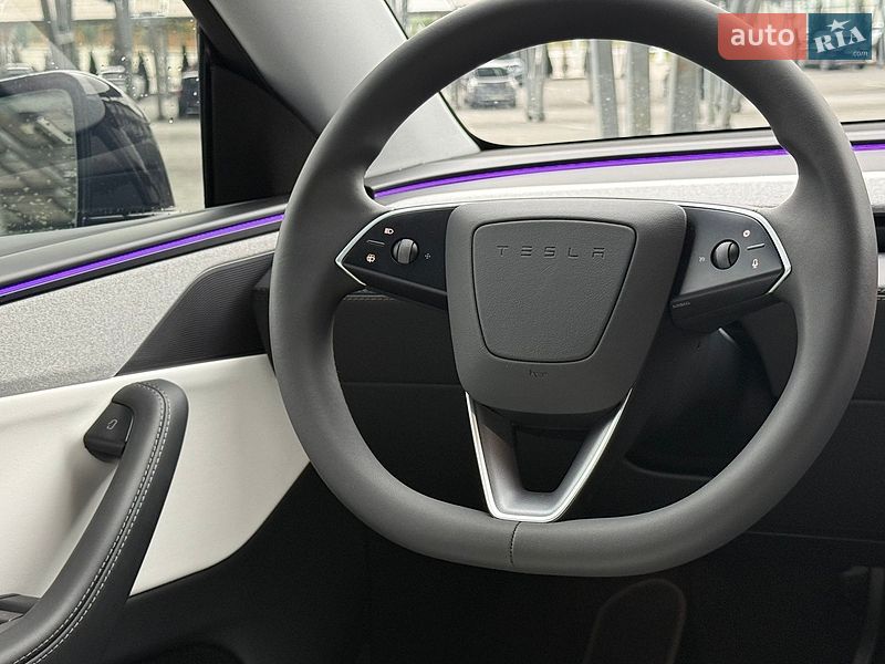 Позашляховик / Кросовер Tesla Model Y 2025 в Львові