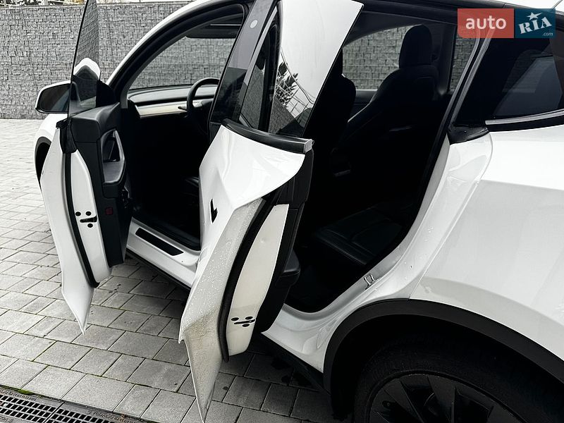 Внедорожник / Кроссовер Tesla Model Y 2020 в Луцке