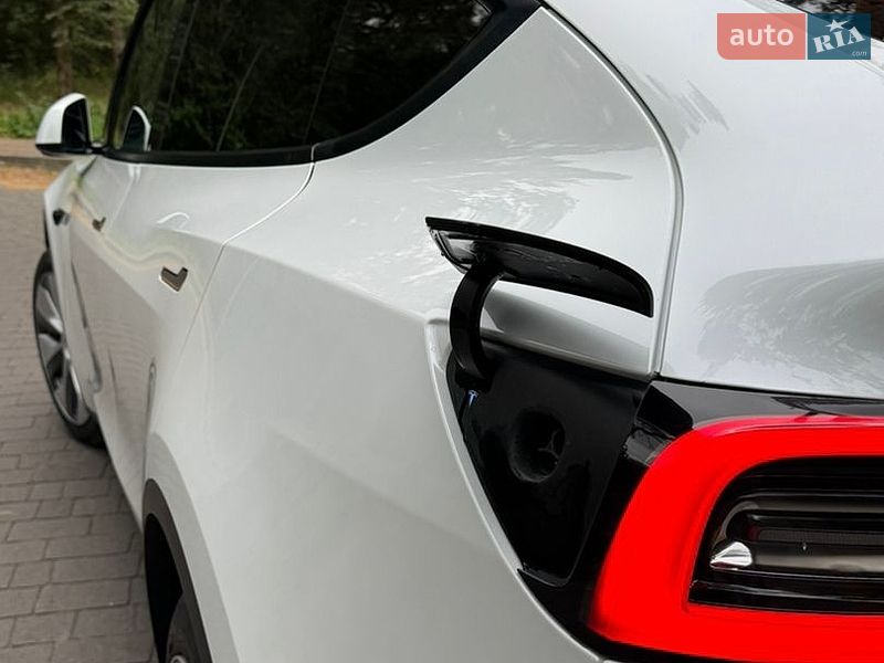 Позашляховик / Кросовер Tesla Model Y 2023 в Львові фото 13 Позашляховик / Кросовер Tesla Model Y 2023 в Львові