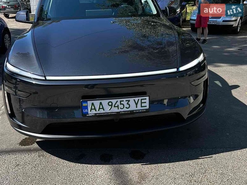 Внедорожник / Кроссовер Tesla Model Y 2025 в Киеве