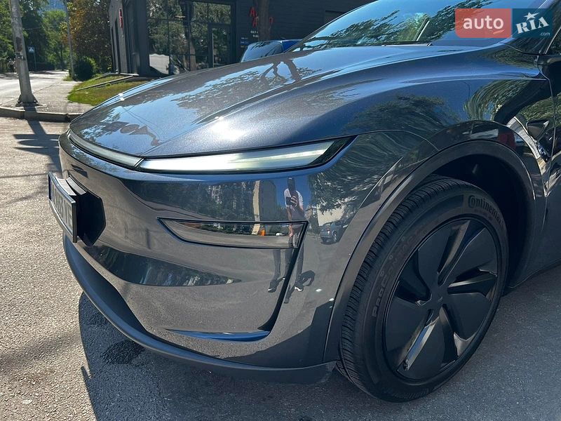 Внедорожник / Кроссовер Tesla Model Y 2025 в Киеве