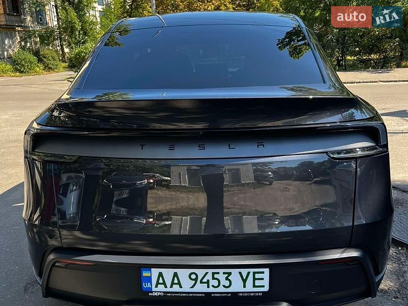 Внедорожник / Кроссовер Tesla Model Y 2025 в Киеве